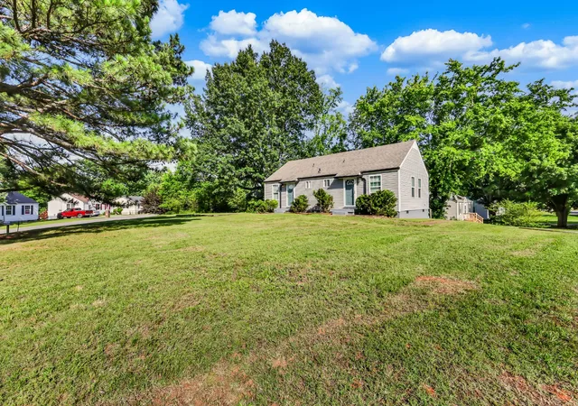 Homes for sale in Clarksville, TN | 48 Maple St, Clarksville, TN 37042 | MLS# 3233009