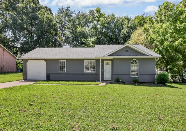 1st image of 1221 Patton Pl, Oak Grove, KY 42262 | MLS# 3254963