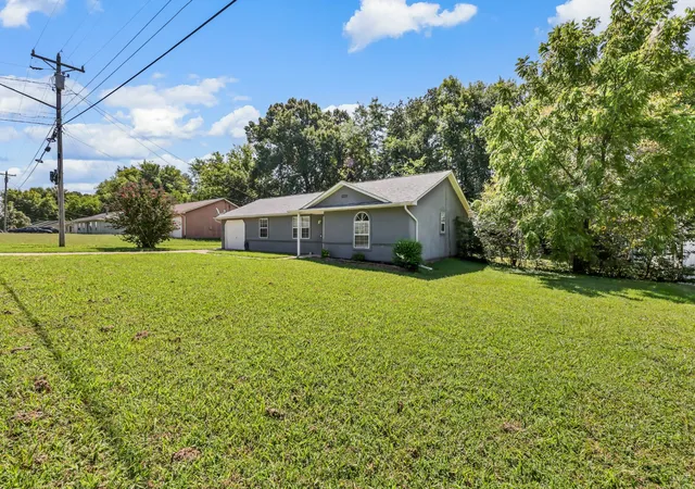 Photo 4 of Single family home for sale at 1221 Patton Pl, Oak Grove, KY 42262 | MLS# 3254963 | Listing updated on 2026-10-21