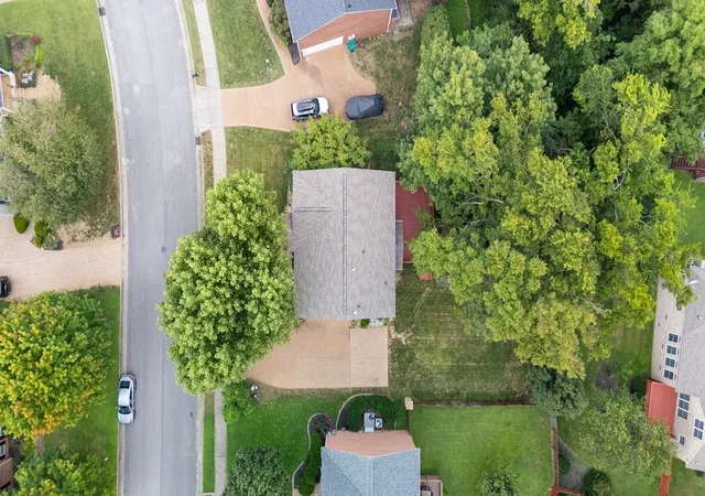 Photo 2 of Single family home for sale at 704 N Wickshire Way, Brentwood, TN 37027 | MLS# 3627686 | Listing updated on 2026-10-28