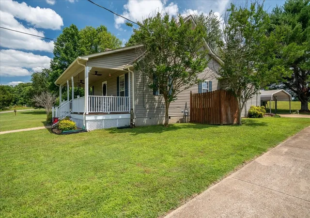Homes for sale in Loretto, TN | 612 Clax Branch Rd, Loretto, TN 38469 | MLS# 3231548