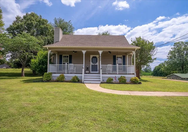 Homes for sale in Loretto, TN | 612 Clax Branch Rd, Loretto, TN 38469 | MLS# 3231548