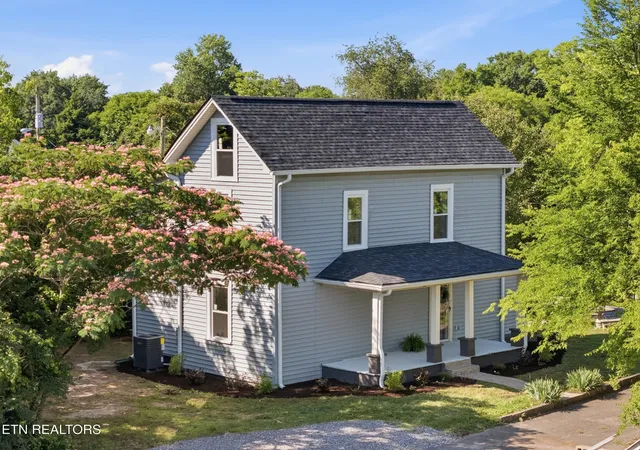 Homes for sale in Lenoir City, TN | 315 Poplar St, Lenoir City, TN 37771 | MLS# 3231583