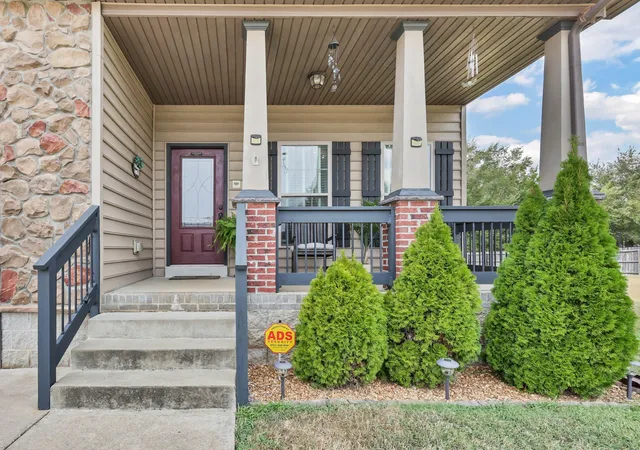 Photo 1 of Single family home for sale at 1520 Eads Ct, Clarksville, TN 37043 | MLS# 3231602 | Listing updated on 2026-10-11