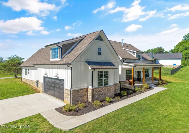Photo 3 of Single family home for sale at 2609 Clyde Ed Rd, Kodak, TN 37764 | MLS# 3317283 | Listing updated on 2026-09-27