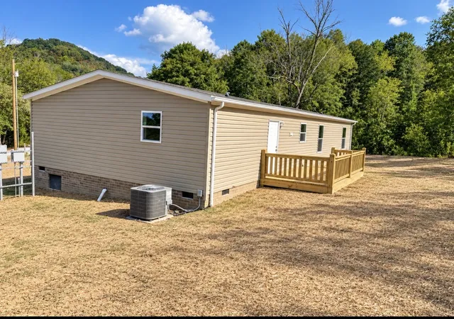 Photo 3 of Manufactured home for sale at 406 Shiloh Church Rd, Woodbury, TN 37190 | MLS# 3231698 | Listing updated on 2026-10-02