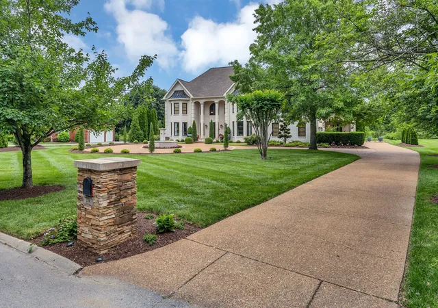 Photo 3 of Single family home for sale at 238 Pelham Dr, Brentwood, TN 37027 | MLS# 3231652 | Listing updated on 2026-10-08
