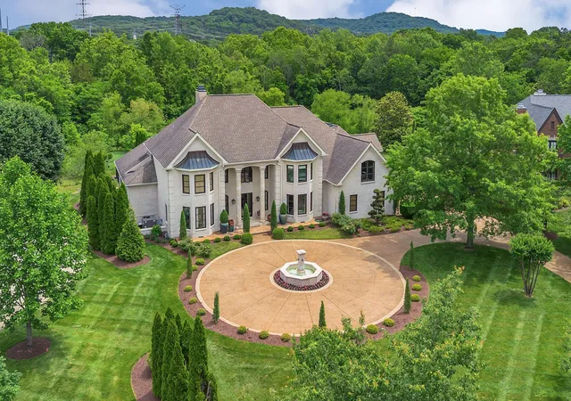 Photo 3 of Mansion for sale at 238 Pelham Dr, Brentwood, TN 37027 | MLS# 3231652 | Listing updated on 2026-10-08