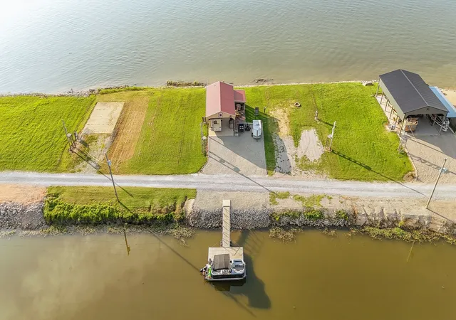 Homes for sale in Clifton, TN | 1139 River Front Dr, Clifton, TN 38425 | MLS# 3231875