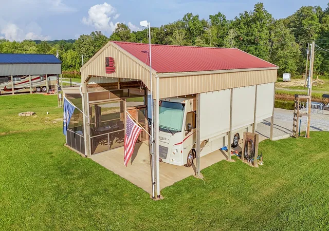 Homes for sale in Clifton, TN | 1139 River Front Dr, Clifton, TN 38425 | MLS# 3231875