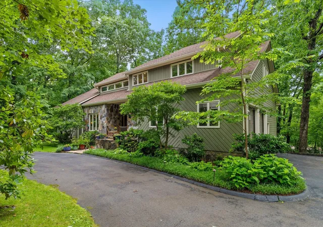 3rd image of 10 Pebble Lane, Signal Mountain, TN 37377 | MLS# 3259768