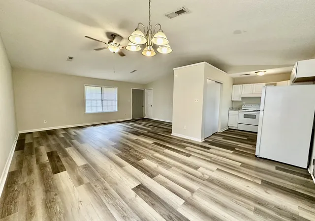 3rd image of 122 E St, Clarksville, TN 37042 | MLS# 3231946