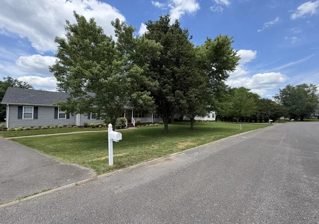 Photo 2 of Sale Pending at 1405 Belle Oaks Dr, Murfreesboro, TN 37130 | MLS# 3242253 | Listing updated on 2026-08-13