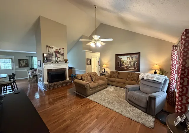 Photo 3 of Sale Pending at 1405 Belle Oaks Dr, Murfreesboro, TN 37130 | MLS# 3242253 | Listing updated on 2026-08-13