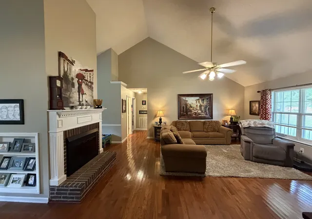 Photo 4 of Sale Pending at 1405 Belle Oaks Dr, Murfreesboro, TN 37130 | MLS# 3242253 | Listing updated on 2026-08-13