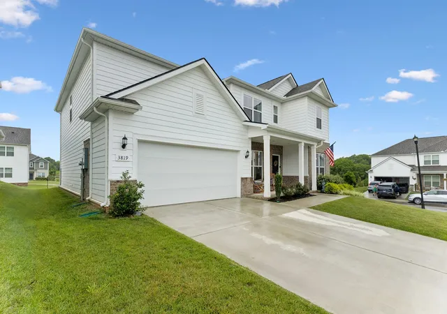 Photo 3 of Single family home for sale at 3819 Lantern Ln, Columbia, TN 38401 | MLS# 3247789 | Listing updated on 2026-10-06