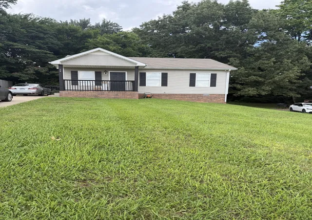 Photo 1 of Single family home for sale at 290 Fritz Cir, Clarksville, TN 37042 | MLS# 3232086 | Listing updated on 2026-08-17