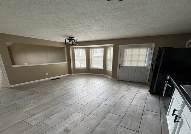 Photo 4 of Single family home for sale at 290 Fritz Cir, Clarksville, TN 37042 | MLS# 3232086 | Listing updated on 2026-08-17