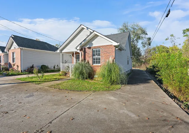 Photo 2 of Single family home for sale at 809 N Dupont Ave, Madison, TN 37115 | MLS# 3239858 | Listing updated on 2026-08-19