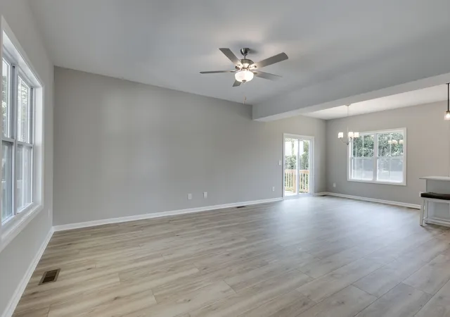 Listing Photo 4 - Condo for sale in building located at 407 Cook Dr, Clarksville, TN 37042
