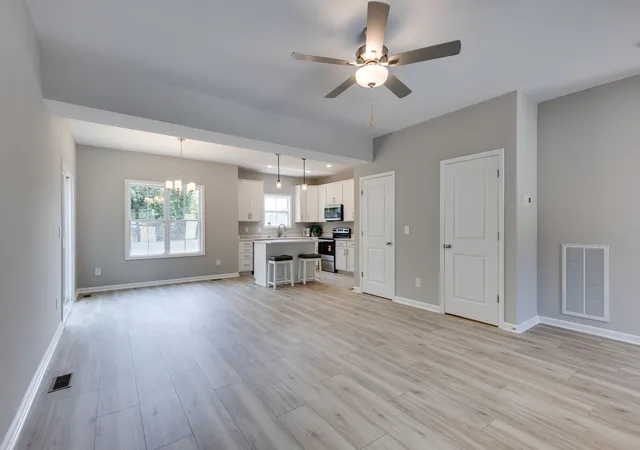 Listing Photo 5 - Condo for sale in building located at 407 Cook Dr, Clarksville, TN 37042