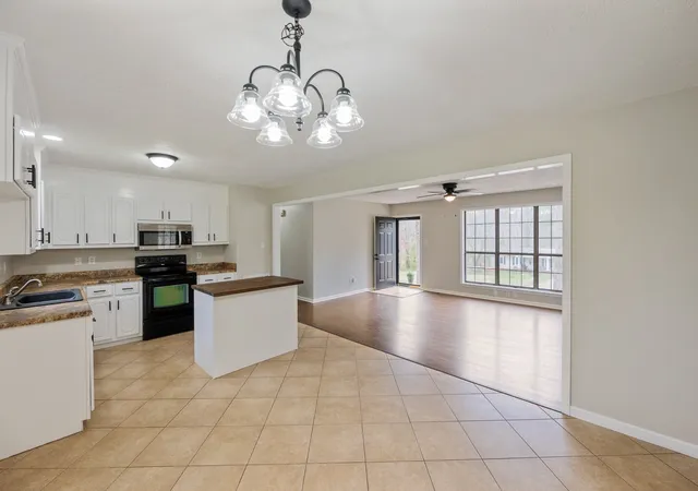 Homes for sale in Pinson, TN | 605 Parkburg Rd, Pinson, TN 38366 | MLS# 3232262