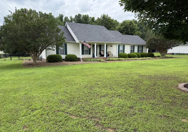 Homes for sale in Fayetteville, TN | 28 Long Meadow Dr, Fayetteville, TN 37334 | MLS# 3232341
