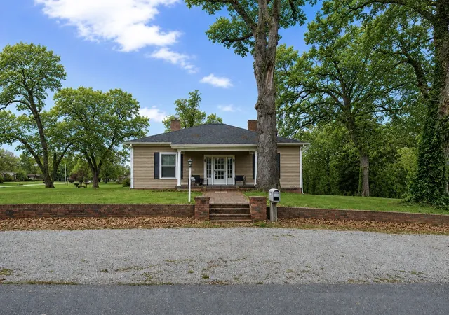 Photo 1 of Sale Pending at 2919 Old Clarksville Pike, Hopkinsville, KY 42240 | MLS# 3232445 | Listing updated on 2026-08-19