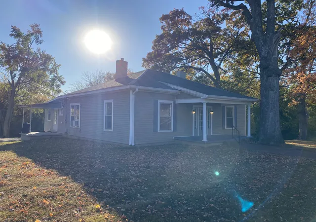 Photo 2 of Sale Pending at 2919 Old Clarksville Pike, Hopkinsville, KY 42240 | MLS# 3232445 | Listing updated on 2026-08-19