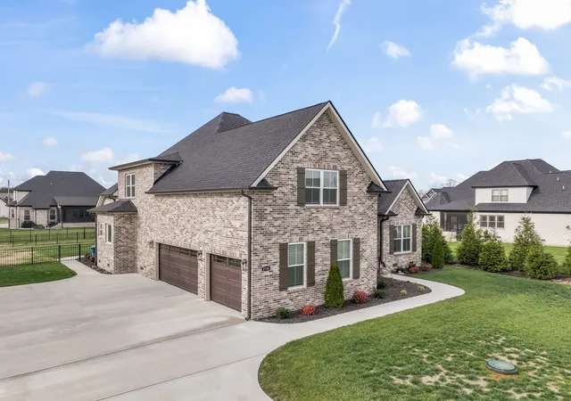 Photo 3 of Single family home for sale at 2706 Congress Dr, Murfreesboro, TN 37128 | MLS# 3232419 | Listing updated on 2026-09-22
