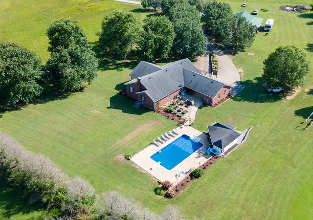 Homes for sale in Summertown, TN | 187 N Old Military Rd, Summertown, TN 38483 | MLS# 3233995