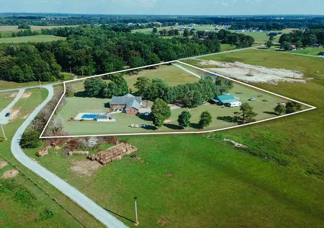 Homes for sale in Summertown, TN | 187 N Old Military Rd, Summertown, TN 38483 | MLS# 3233995