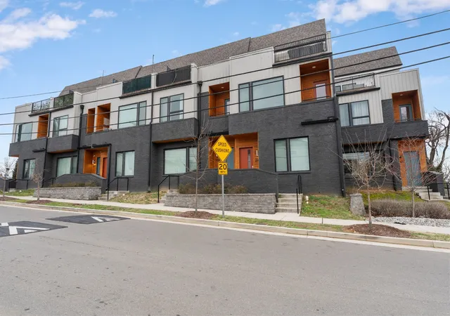 Photo 4 of Townhouse for sale at 2139 24th Avenue N, Nashville, TN 37208 | MLS# 3245341 | Listing updated on 2026-09-23
