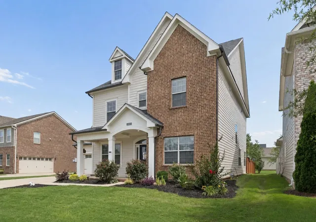 Photo 2 of Single family home for sale at 807 Sapphire Dr, Murfreesboro, TN 37128 | MLS# 3245395 | Listing updated on 2026-07-26