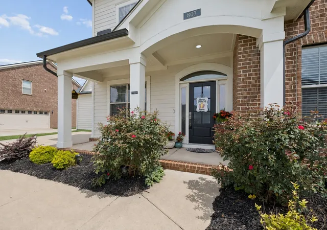 Photo 3 of Single family home for sale at 807 Sapphire Dr, Murfreesboro, TN 37128 | MLS# 3245395 | Listing updated on 2026-07-26