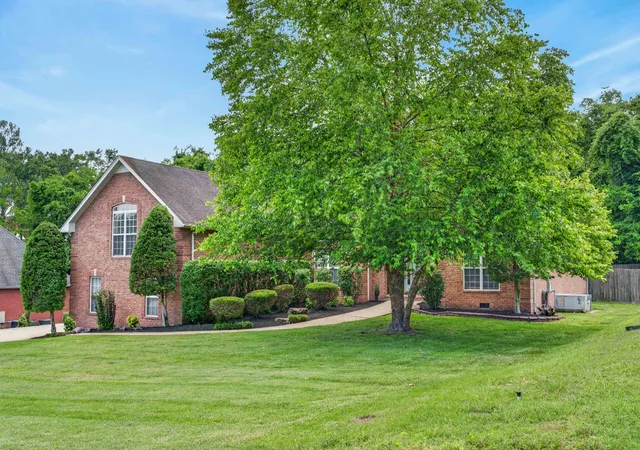 Photo 2 of Single family home for sale at 1015 Stafford Ct, Hendersonville, TN 37075 | MLS# 3232813 | Listing updated on 2026-08-27