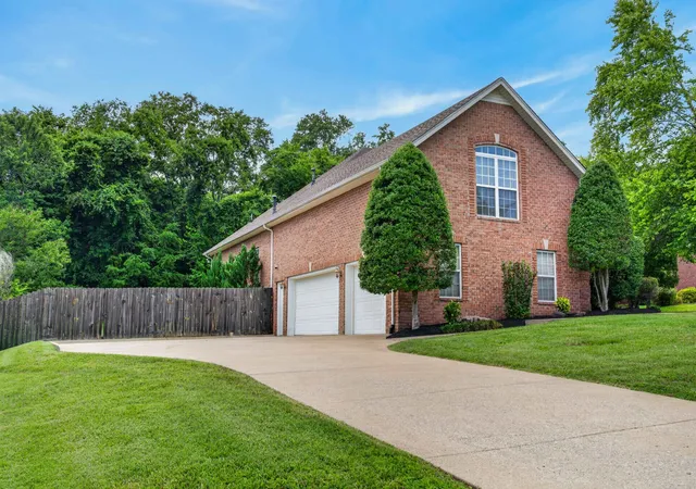 Photo 4 of Single family home for sale at 1015 Stafford Ct, Hendersonville, TN 37075 | MLS# 3232813 | Listing updated on 2026-08-27