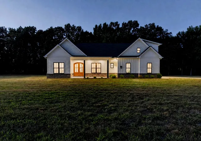 Photo 1 of Single family home for sale at 933 Ovoca Lake Rd, Tullahoma, TN 37388 | MLS# 3233937 | Listing updated on 2026-08-27