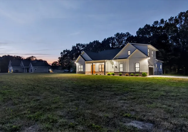 Photo 3 of Single family home for sale at 933 Ovoca Lake Rd, Tullahoma, TN 37388 | MLS# 3233937 | Listing updated on 2026-08-27