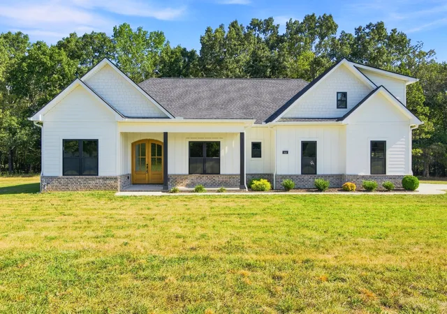 Photo 2 of Single family home for sale at 933 Ovoca Lake Rd, Tullahoma, TN 37388 | MLS# 3233937 | Listing updated on 2026-08-27