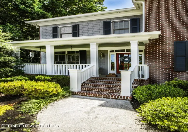 Photo 2 of Single family home for sale at 2742 Moon Shrs Dr, Knoxville, TN 37938 | MLS# 3528455 | Listing updated on 2026-08-28