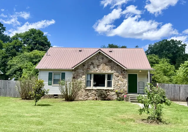 Homes for sale in Cowan, TN | 409 Cumberland St W, Cowan, TN 37318 | MLS# 3245607