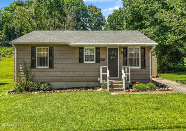1st image of 636 Robertsville Rd, Oak Ridge, TN 37830 | MLS# 3232706