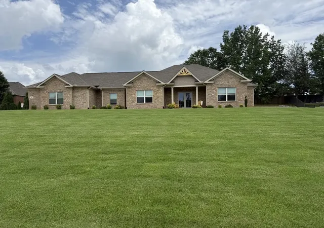 Homes for sale in Fayetteville, TN | 37 Knotting Hill Dr, Fayetteville, TN 37334 | MLS# 3233082