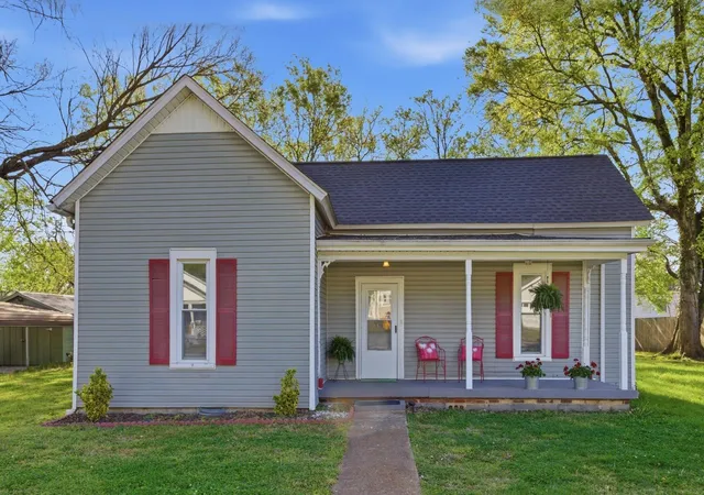 Homes for sale in Mount Pleasant, TN | 102 South Locust Street, Mount Pleasant, TN 38474 | MLS# 3242761