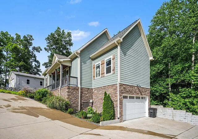 Homes for sale in White Bluff, TN | 809 Ruby Way, White Bluff, TN 37187 | MLS# 3234069