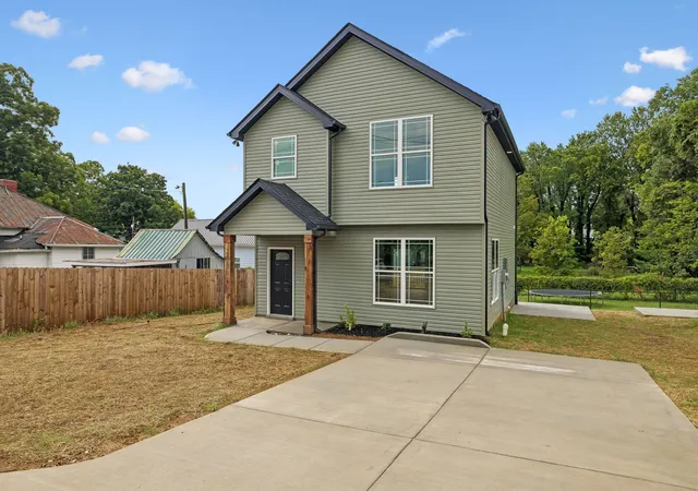 Photo 3 of Single family home for sale at 206 15Th Ave W, Springfield, TN 37172 | MLS# 3524668 | Listing updated on 2026-10-06