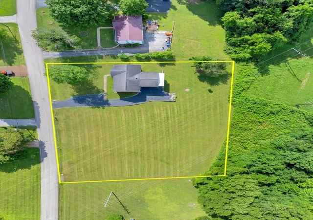 Photo 1 of Single family home for sale at 308 Lake Dr, Columbia, TN 38401 | MLS# 3244354 | Listing updated on 2026-10-02