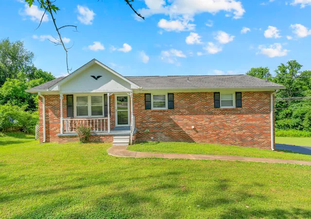 Photo 4 of Single family home for sale at 308 Lake Dr, Columbia, TN 38401 | MLS# 3244354 | Listing updated on 2026-10-02