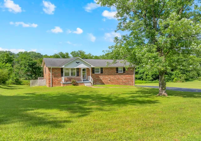 Photo 3 of Single family home for sale at 308 Lake Dr, Columbia, TN 38401 | MLS# 3244354 | Listing updated on 2026-10-02